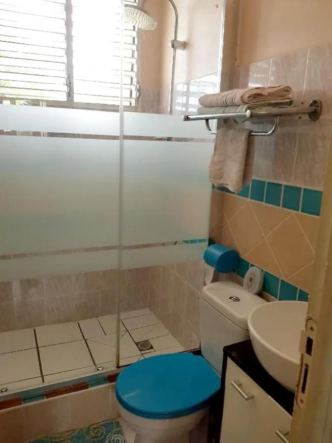 Holiday home Maison Confortable Le Moule Jacuzzi