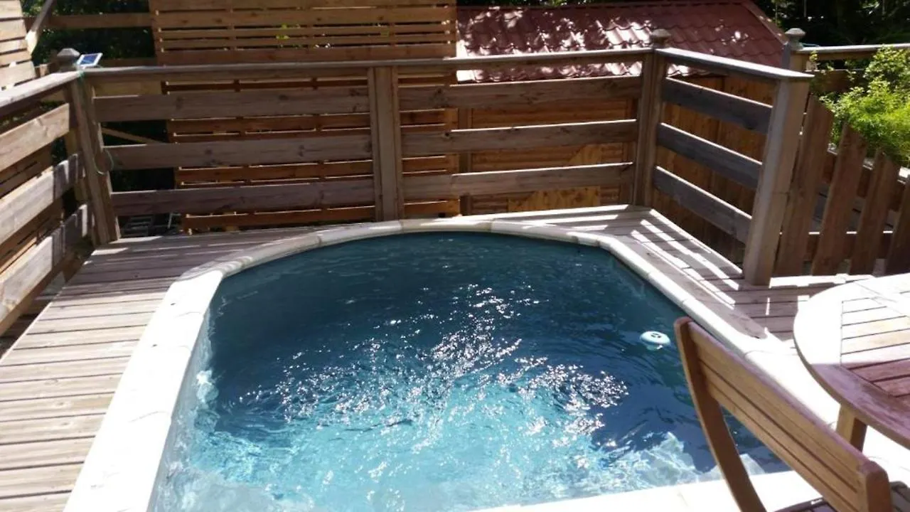 Maison Confortable Le Moule Jacuzzi 0*,
